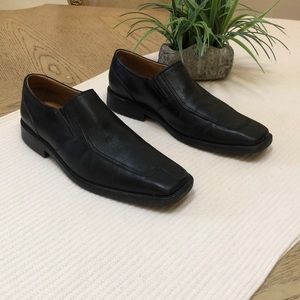 Walker black shoes